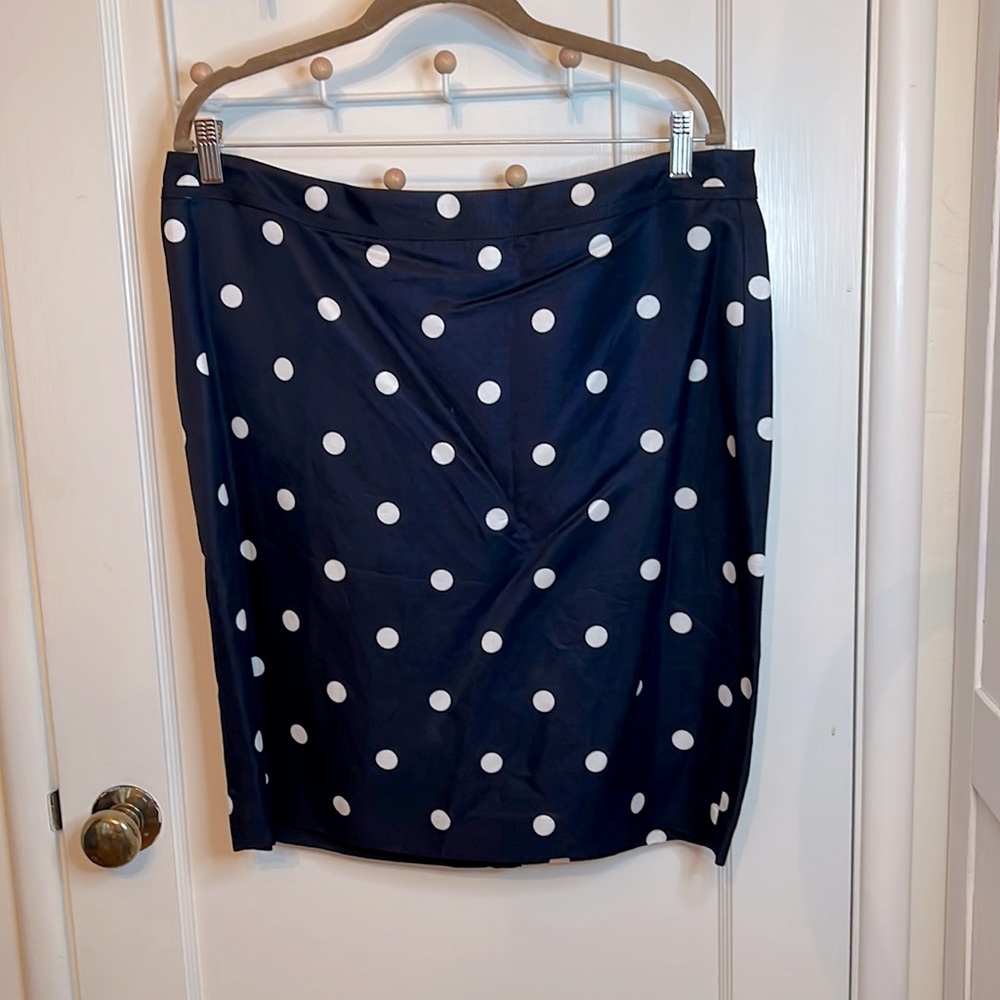NWT- Banana Republic pencil skirt in navy w/white polka dots-size 16